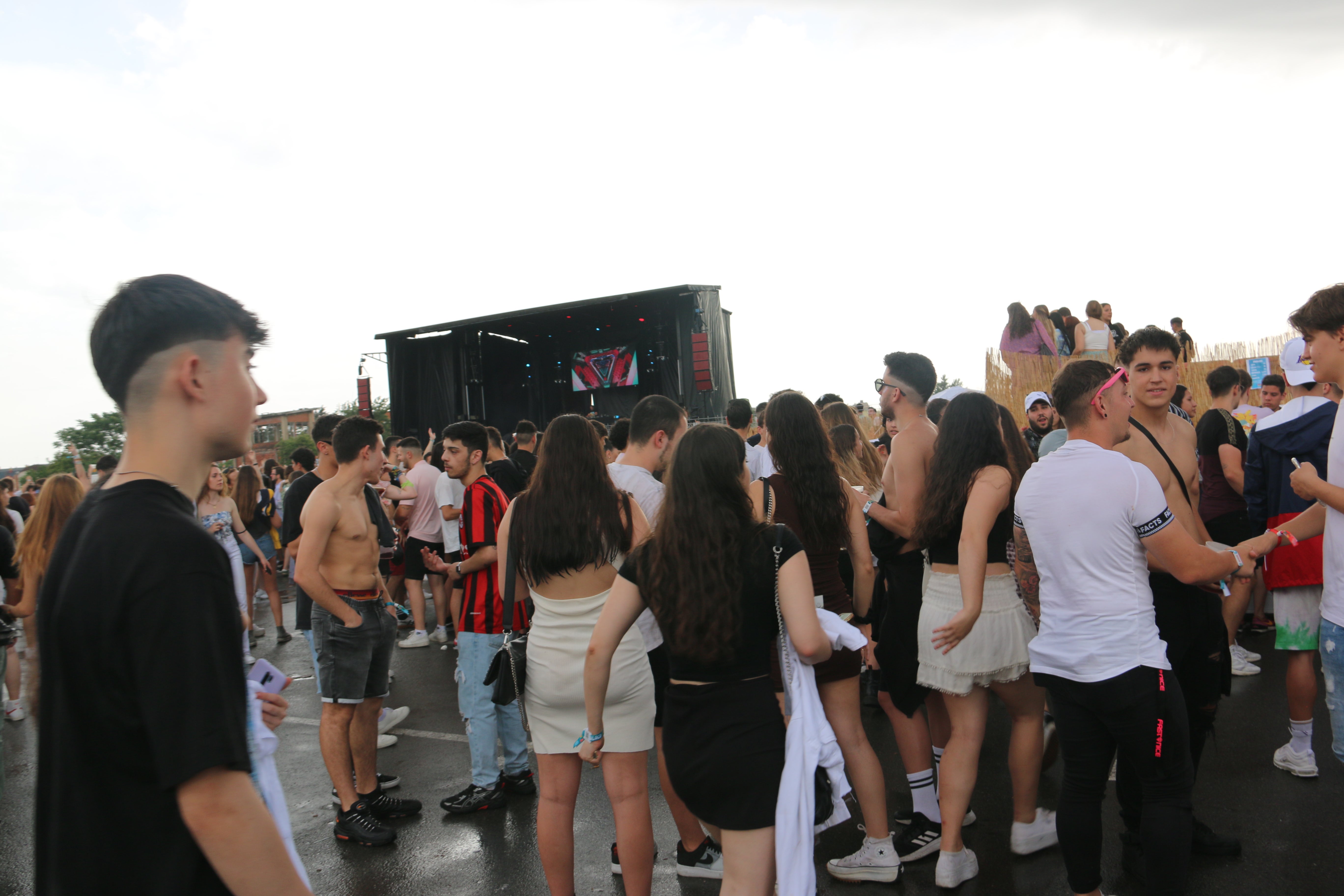 El Monoloco Fest acoge una segunda edición con casi 8.000 jóvenes congregados en el Palacio de exposiciones de León. 