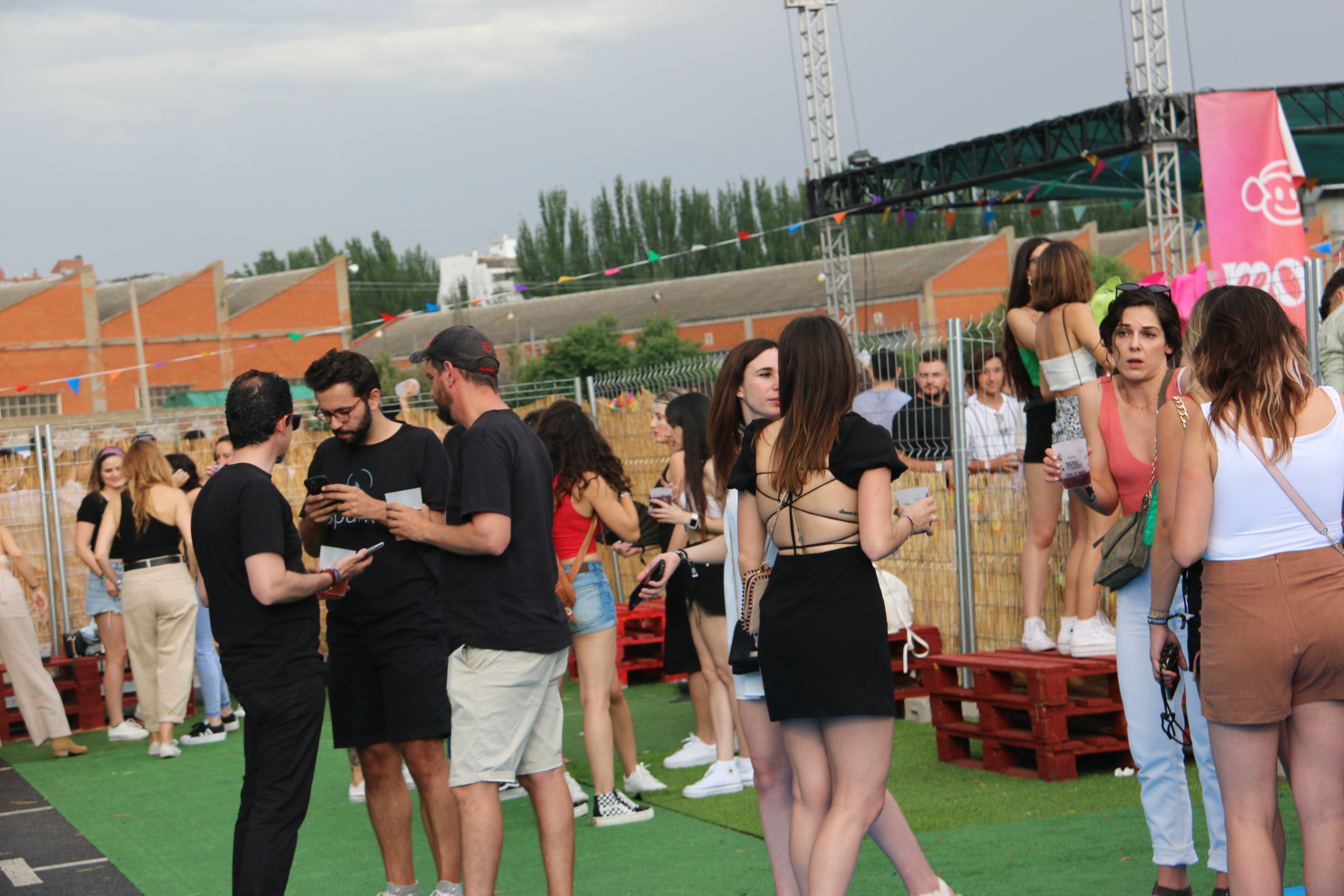 El Monoloco Fest acoge una segunda edición con casi 8.000 jóvenes congregados en el Palacio de exposiciones de León. 