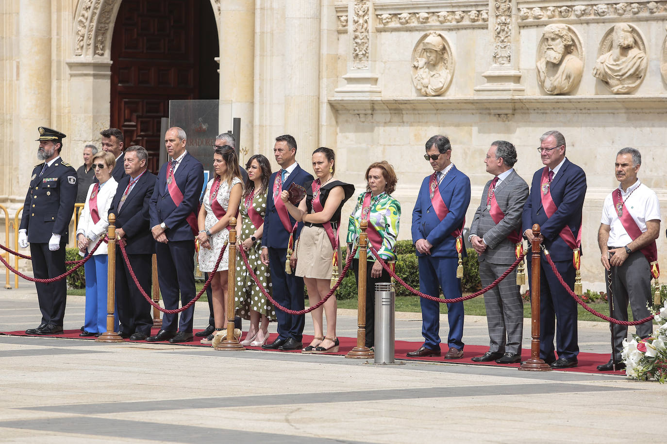 Fotos: Entrega de Hijos Adoptivos de la ciudad de León a los militares de la Academia Básica del Aire