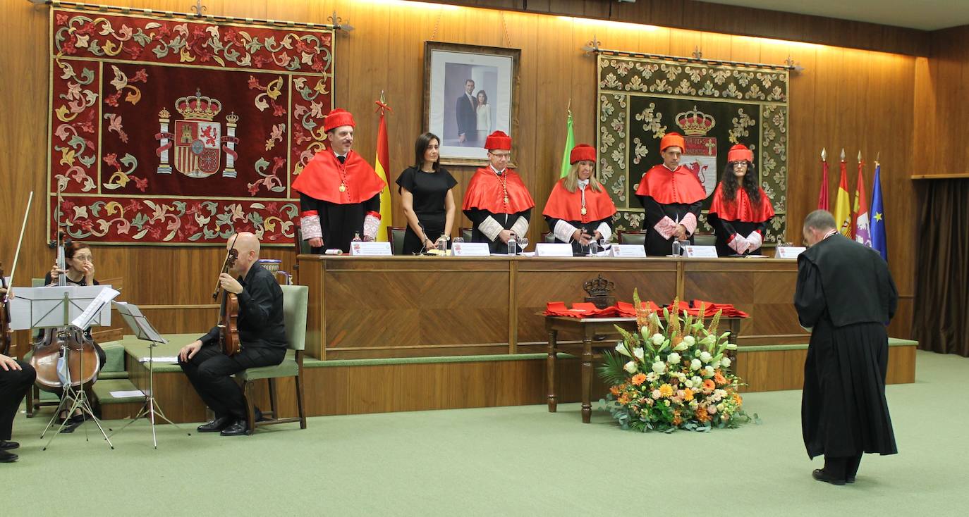 Fotos: Graduación de Derecho en la ULE