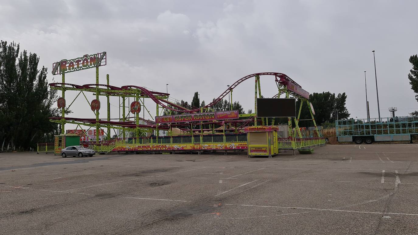 El recinto ferial de León comienza a crecer para las fiestas de San Juan y San Pedro. Con la duda de su finalmente se levantará la emblemática noria León sí tendrá su recinto ferial en las fiestas de San Juan y San Pedro con un espacio mejorado tras el acuerdo con los feriantes. 