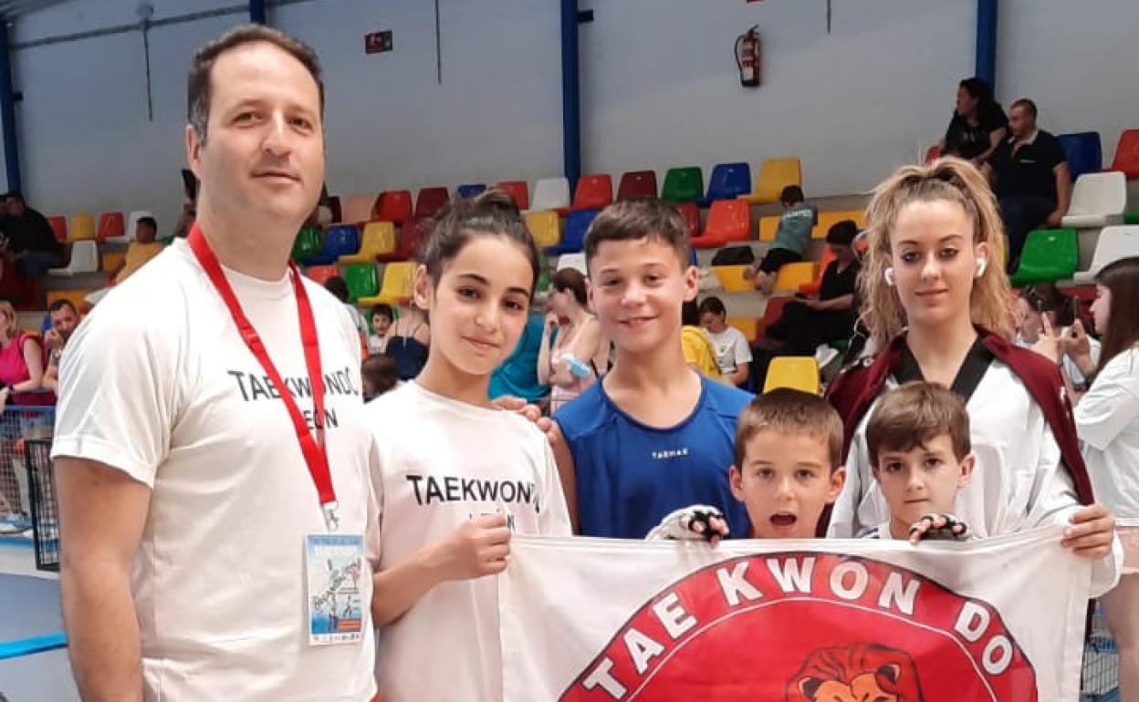 Intengrantes del Club Taekwondo León.