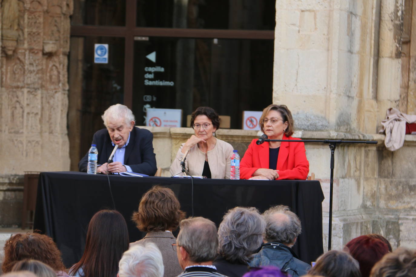 El literato leonés Antonio Gamoneda y la Premio Nacional de Poesía en 2019, Pilar Pallarés, protagonizan el ciclo 'Poemas en el Claustro' en el marco de las Fiestas de San Juan y San Pedro de León