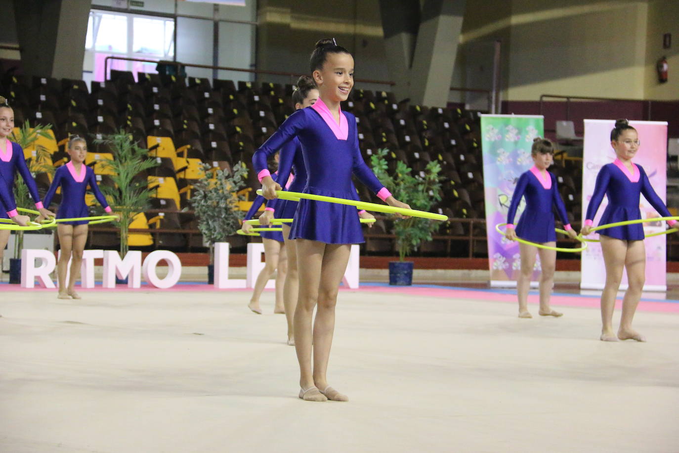 En torno a 150 gimnastas del club leonés se dan cita en el evento con el que se cierra el curso en el Palacio de los Deportes de León con exhibiciones y distintos ejercicios