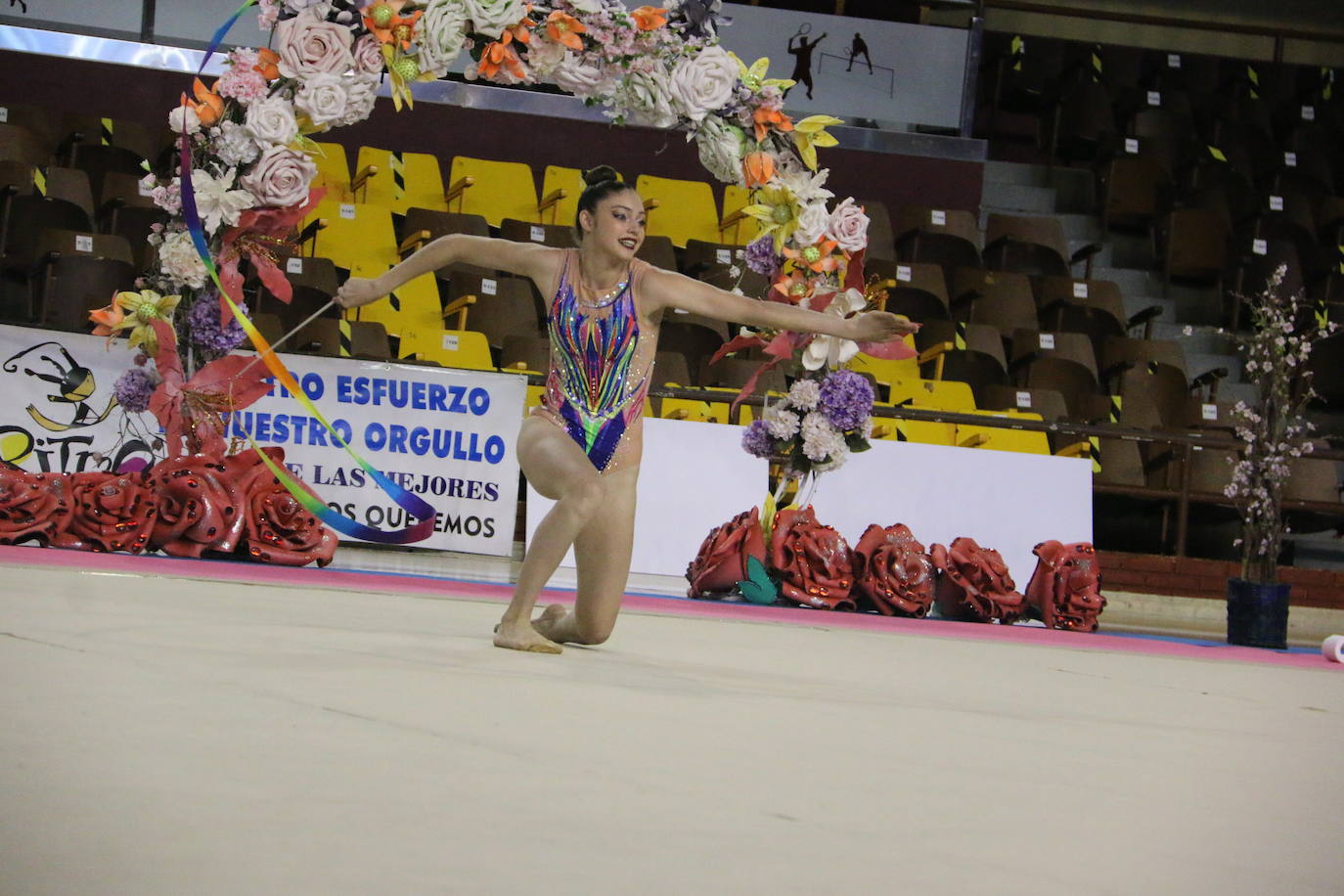 En torno a 150 gimnastas del club leonés se dan cita en el evento con el que se cierra el curso en el Palacio de los Deportes de León con exhibiciones y distintos ejercicios