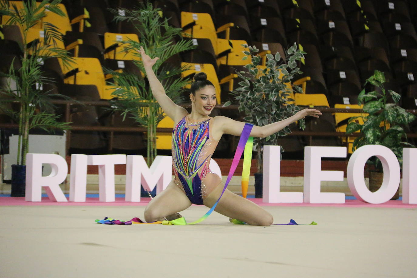 En torno a 150 gimnastas del club leonés se dan cita en el evento con el que se cierra el curso en el Palacio de los Deportes de León con exhibiciones y distintos ejercicios