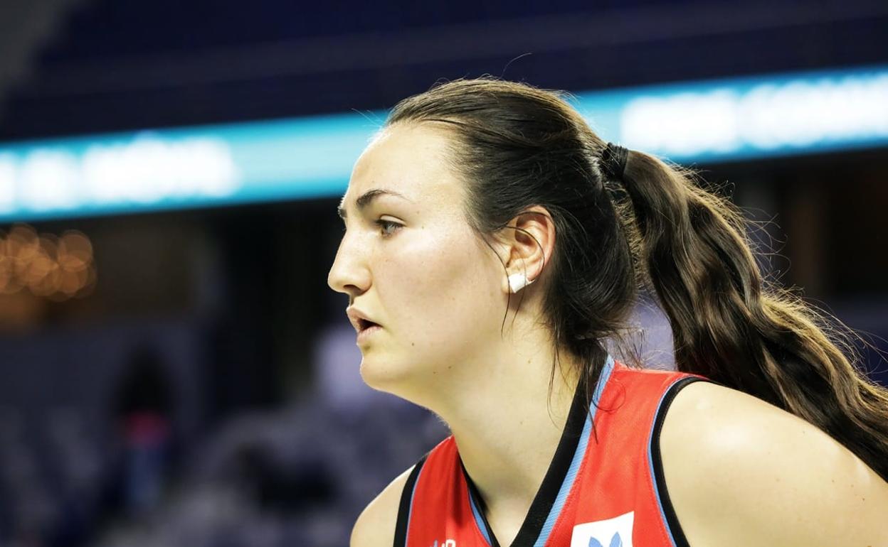 Ainhoa Lacorzana, jugadora Embutidos Pajariel Bembibre. 