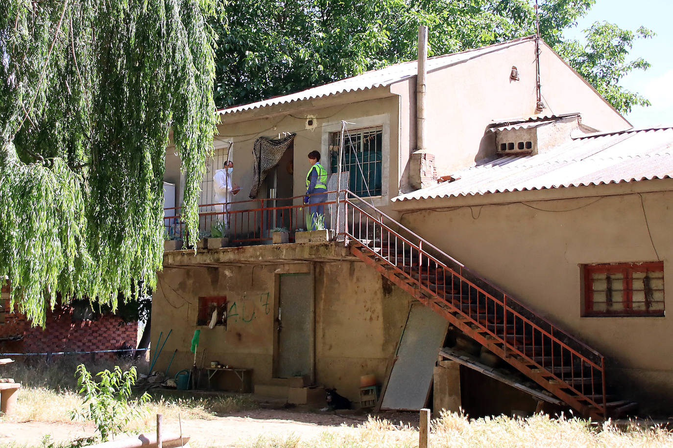 La Guardia Civil investiga en el domicilio de Villagarcía de la Vega en León donde tuvieron lugar los hechos