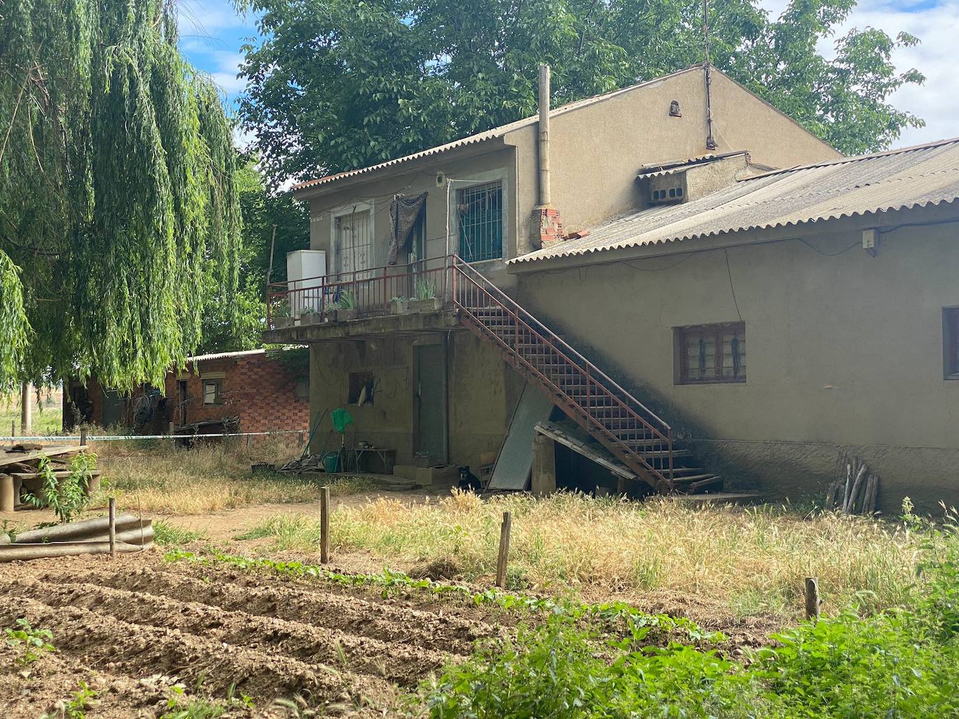 La Guardia Civil investiga la muerte de un hombre apuñalado en el cuello en Villagarcía de la Vega. 