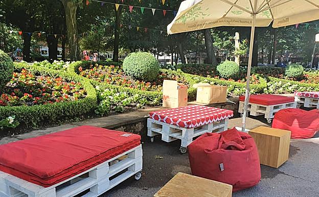 Galería. Organizadores ultimando detalles ante de la inauguración del evento.