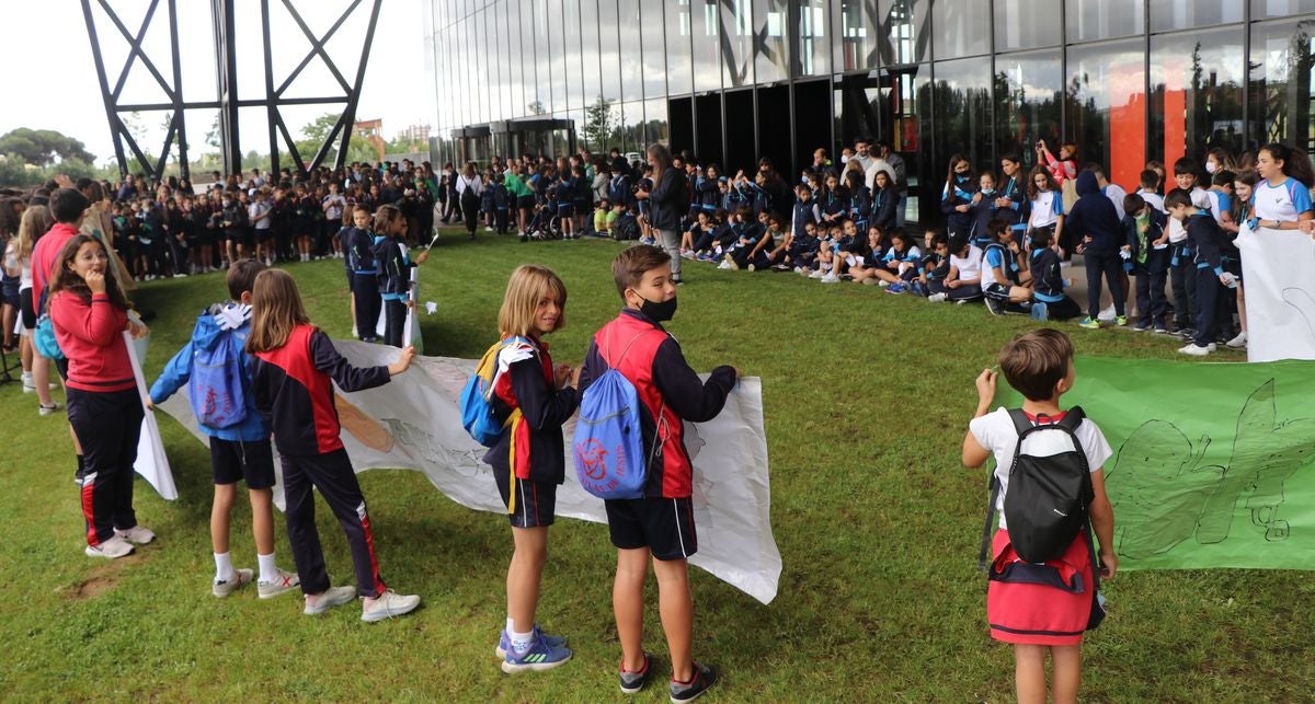 Centenares de alumnos de Carmelitas Sagrado Corazón, Carmelitas Nuestra Señora del Carmen, Discípulas y Divina Pastora participan en la adhesión de sus centros al Pacto Educativo Global