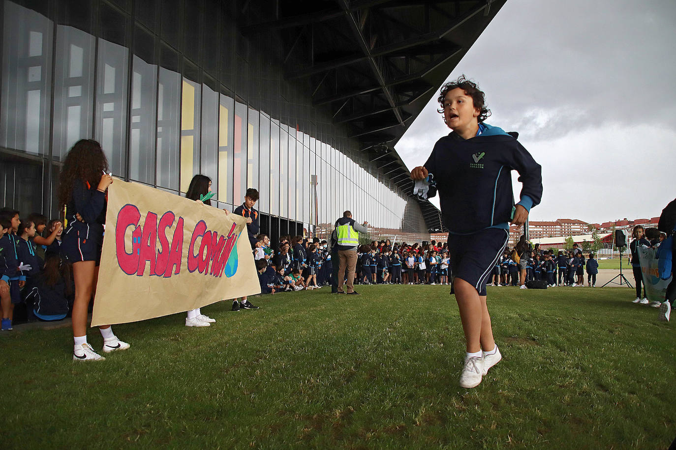 Centenares de alumnos de Carmelitas Sagrado Corazón, Carmelitas Nuestra Señora del Carmen, Discípulas y Divina Pastora participan en la adhesión de sus centros al Pacto Educativo Global