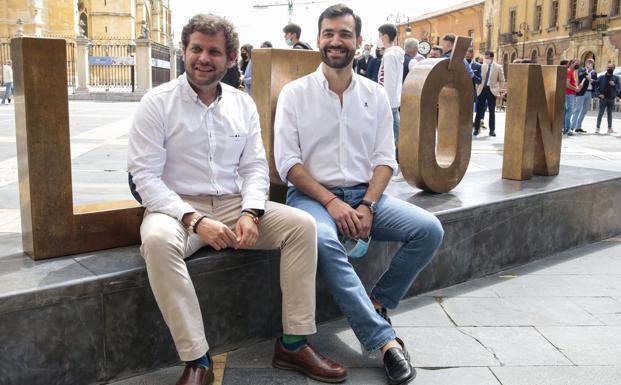 David Fernández (en la imagen a la derecha) junto al actual presidente (Javier Santiago Vélez), durante la campaña a la presidencia del partido. 