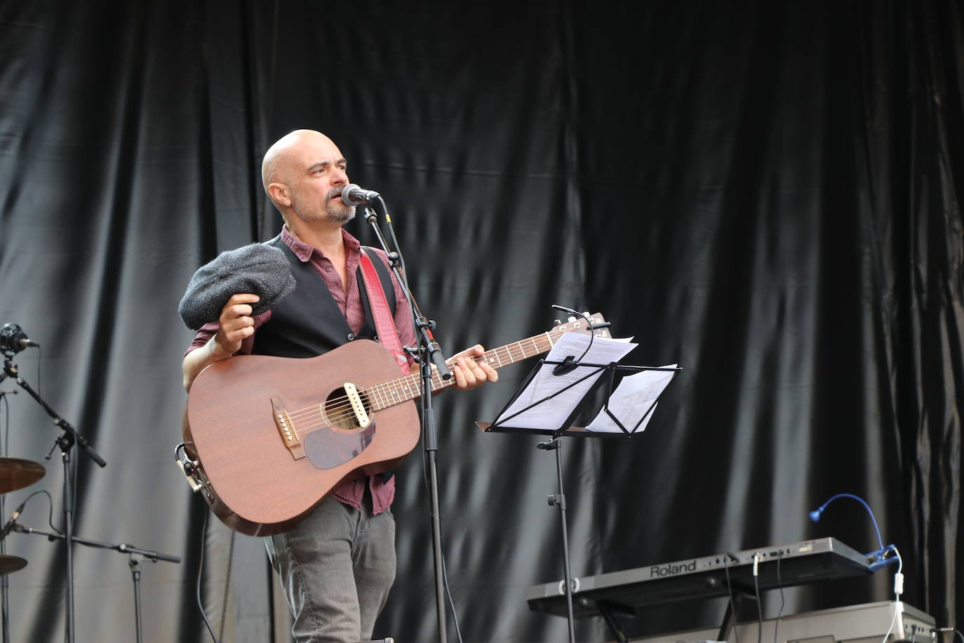 Humor y música mezclados para sacar la mejor sonrisa al público leonés