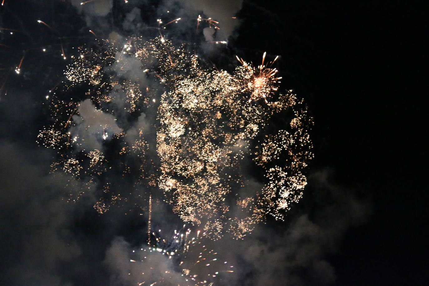 La lluvia hizo una pausa para León volviera a disfrutar de la noche más mágica 