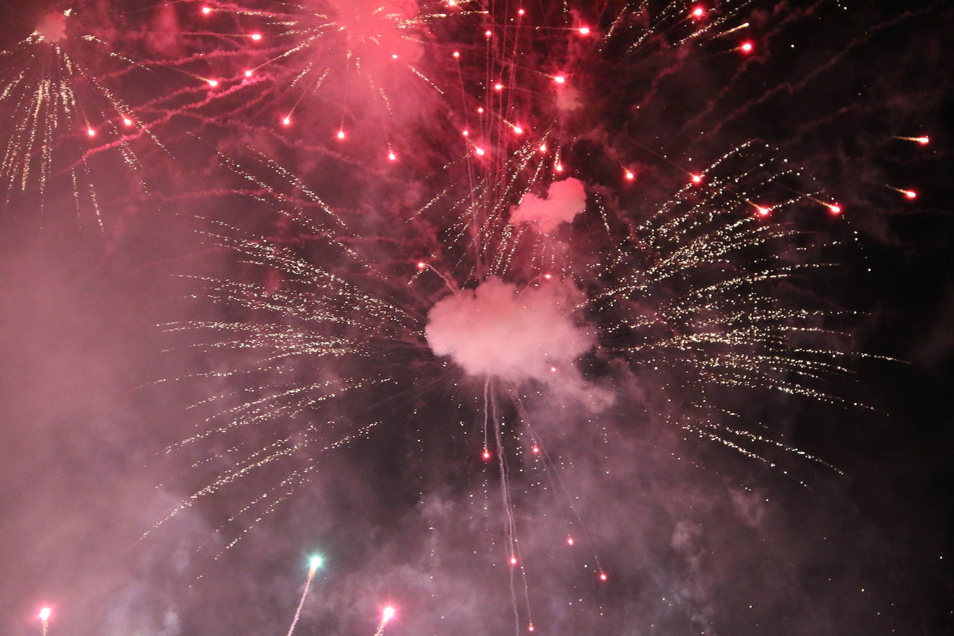 La lluvia hizo una pausa para León volviera a disfrutar de la noche más mágica 