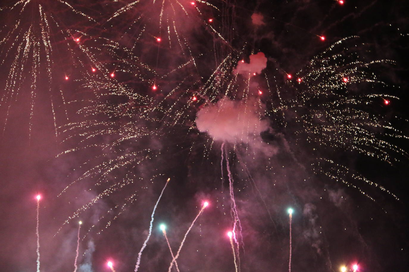 La lluvia hizo una pausa para León volviera a disfrutar de la noche más mágica 