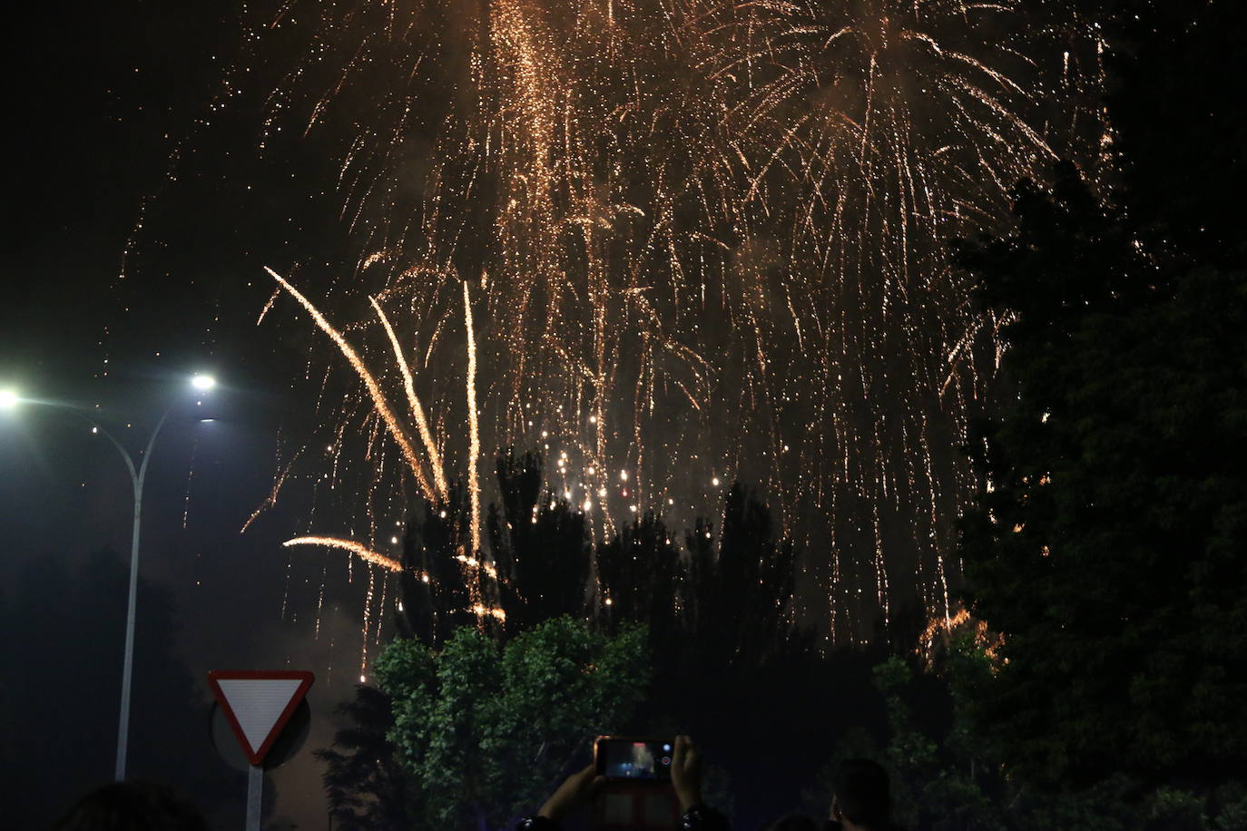 La lluvia hizo una pausa para León volviera a disfrutar de la noche más mágica 