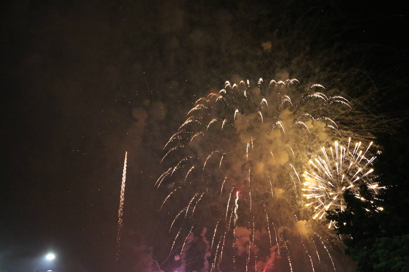 La lluvia hizo una pausa para León volviera a disfrutar de la noche más mágica 