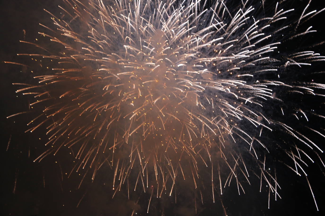 La lluvia hizo una pausa para León volviera a disfrutar de la noche más mágica 