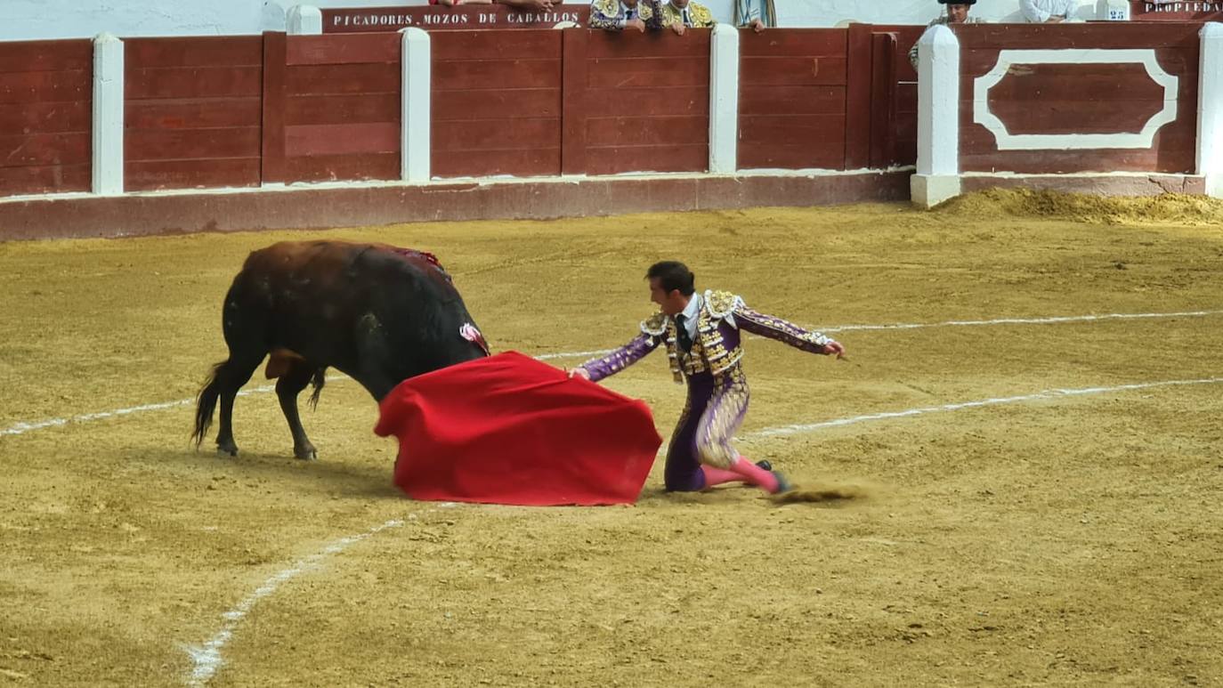 Primeros toros de la tarde en la plaza de León. 