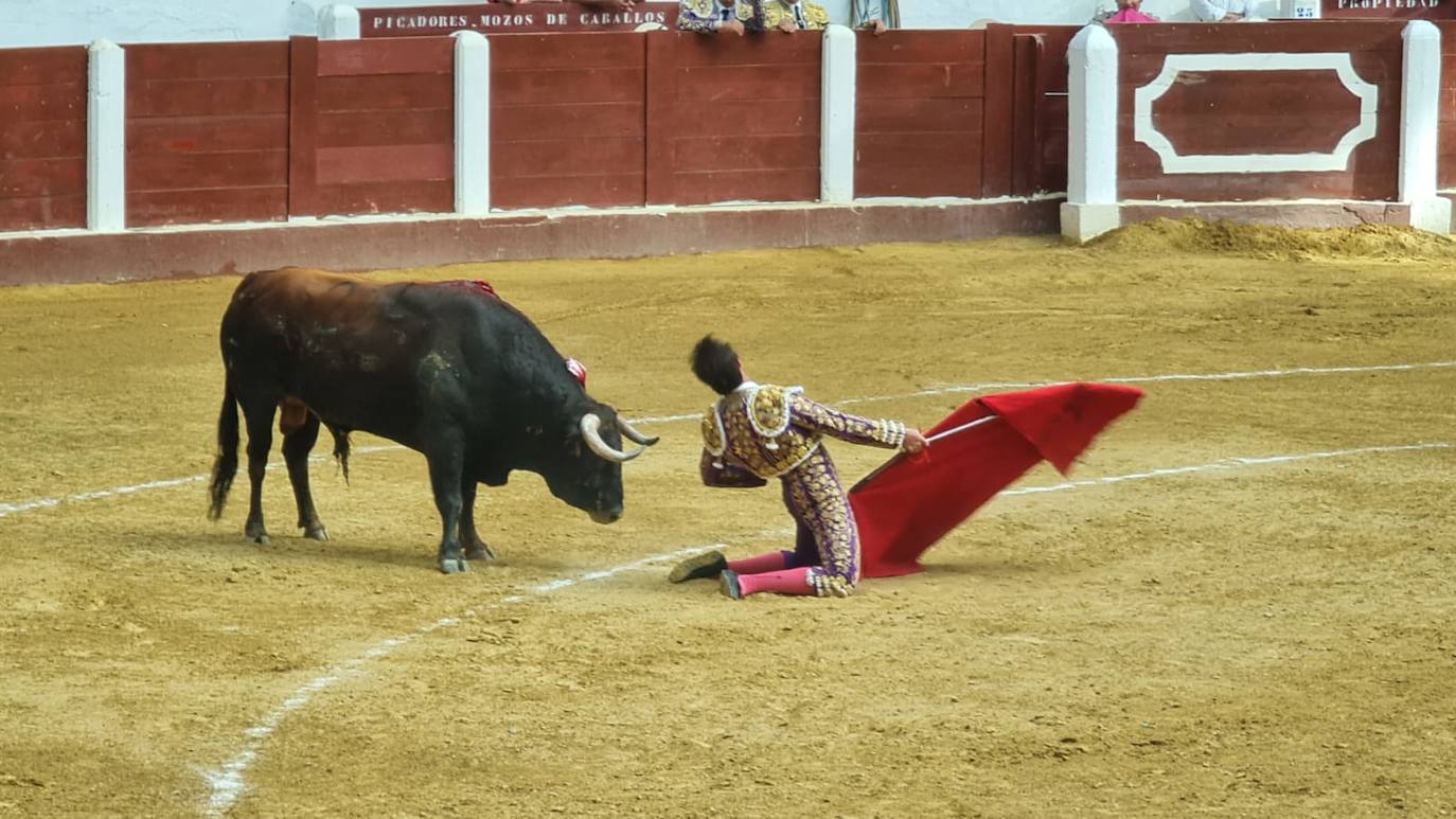 Primeros toros de la tarde en la plaza de León. 