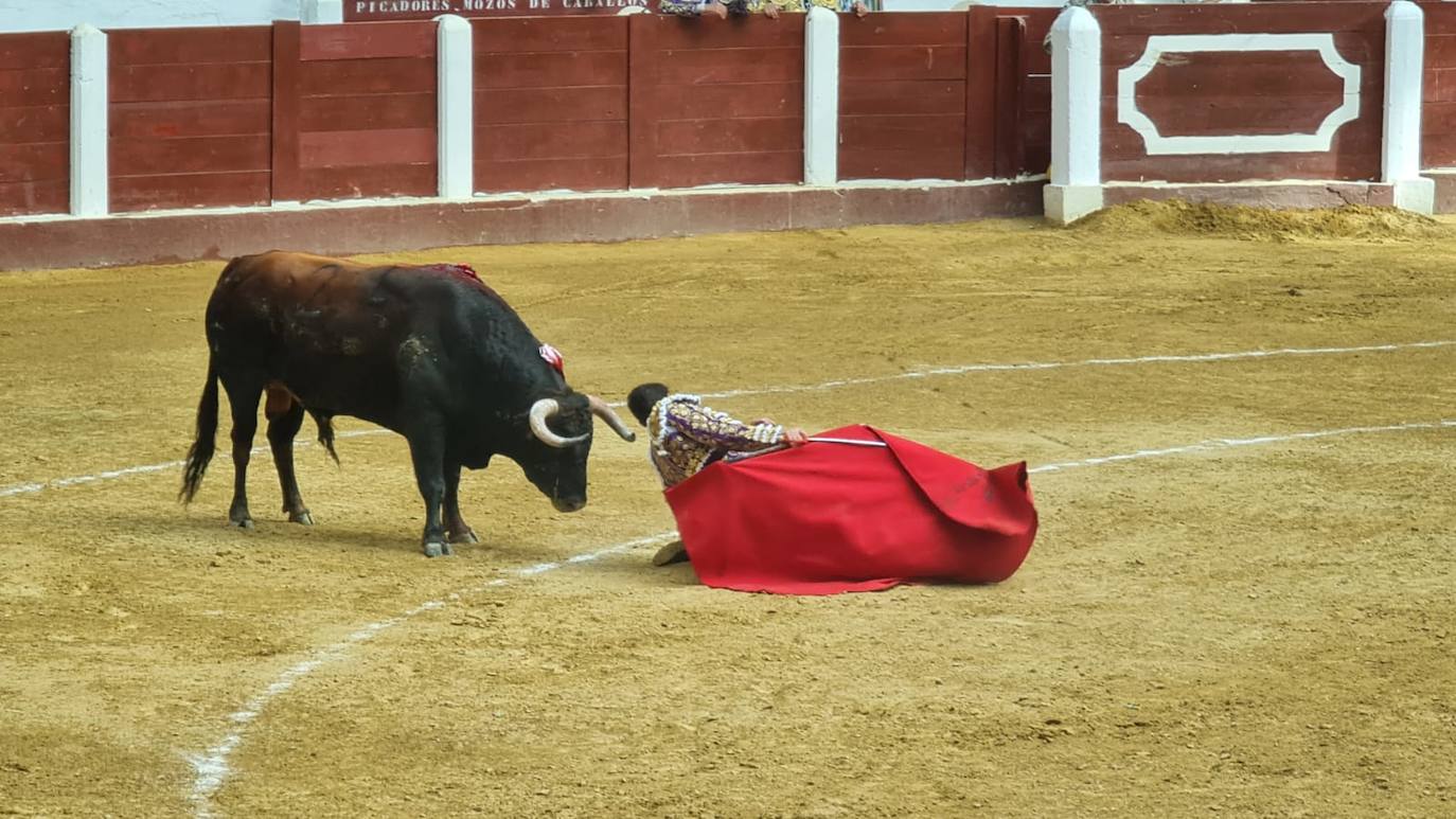 Primeros toros de la tarde en la plaza de León. 