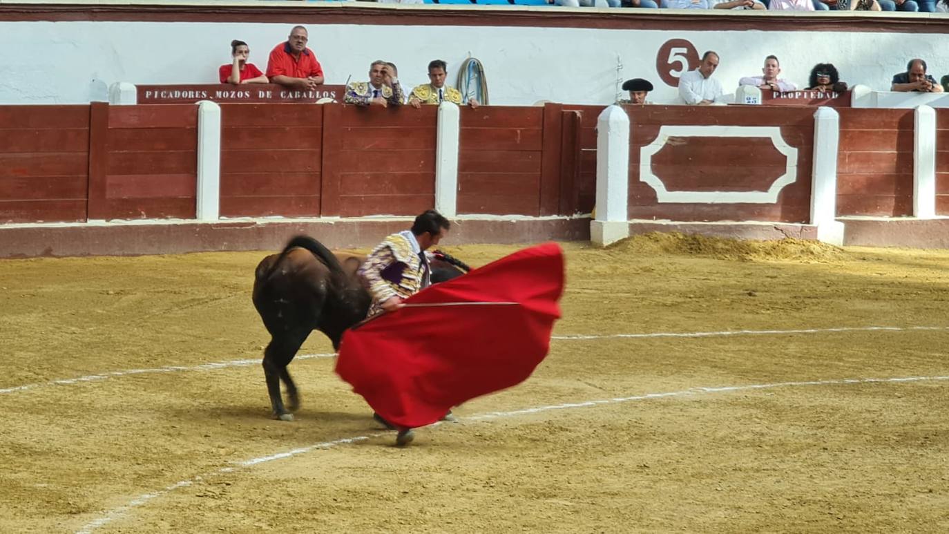 Primeros toros de la tarde en la plaza de León. 