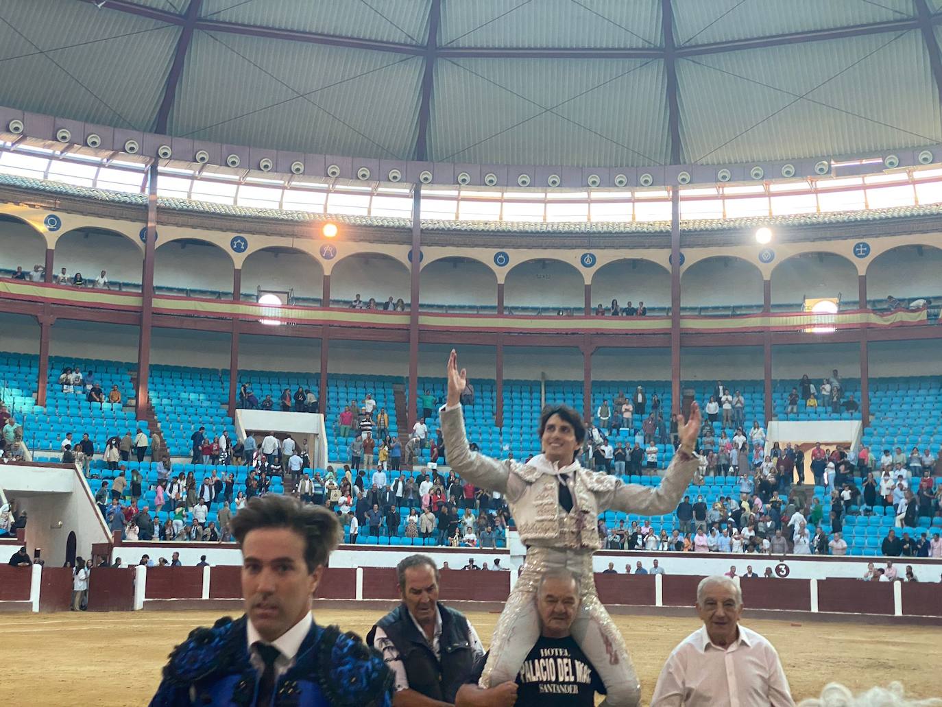 Imágenes de la segunda corrida de toros de las fiestas de León. 