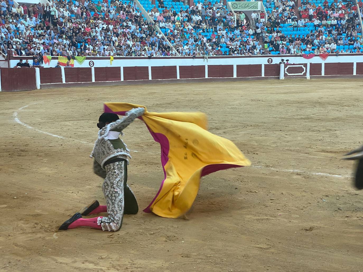 Imágenes de la segunda corrida de toros de las fiestas de León. 