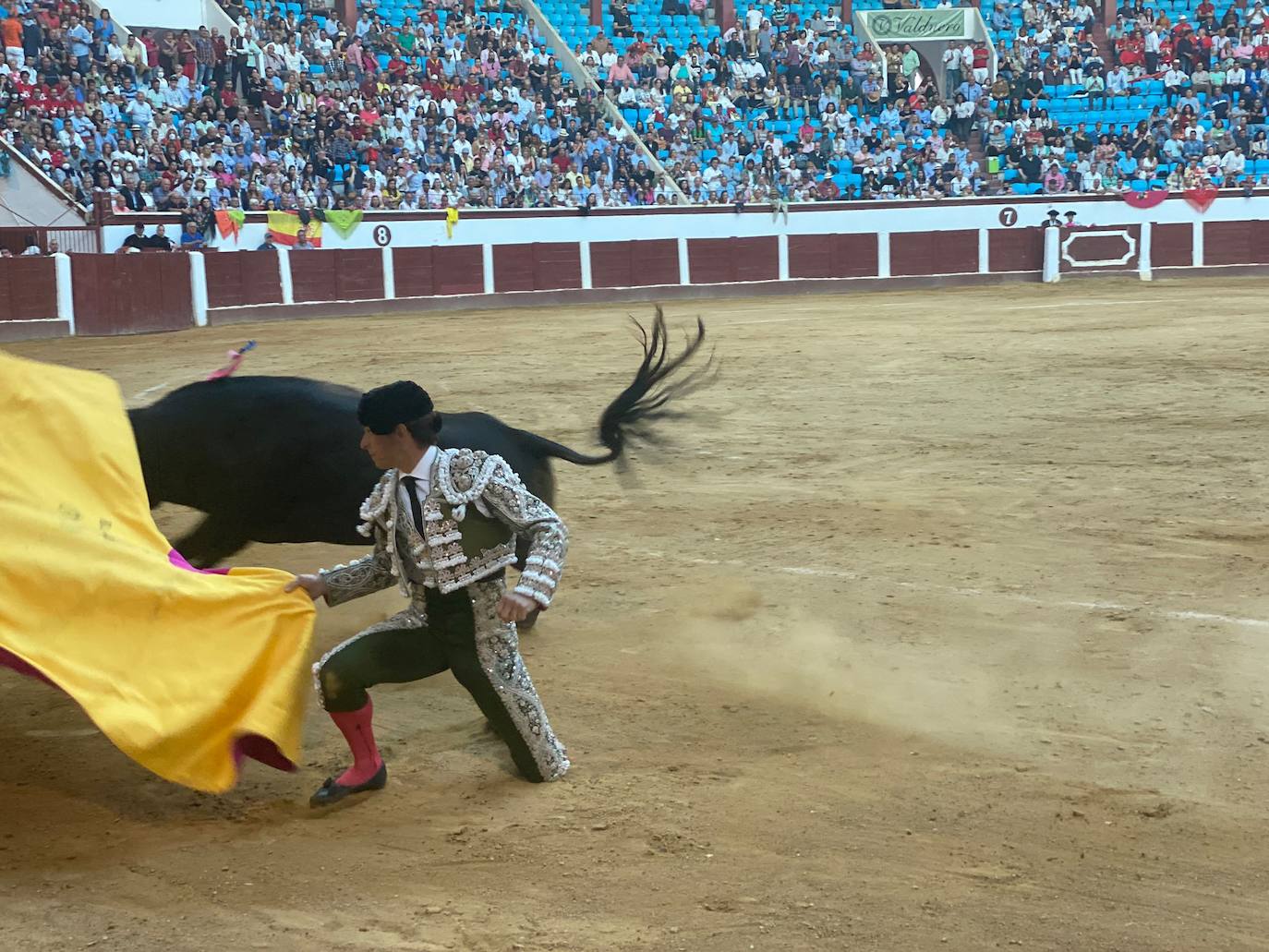 Imágenes de la segunda corrida de toros de las fiestas de León. 