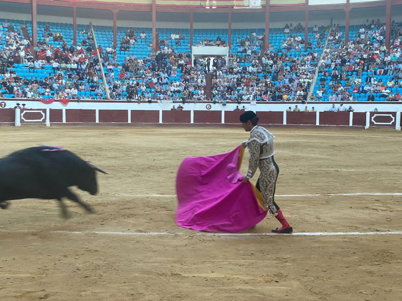 Imágenes de la segunda corrida de toros de las fiestas de León. 