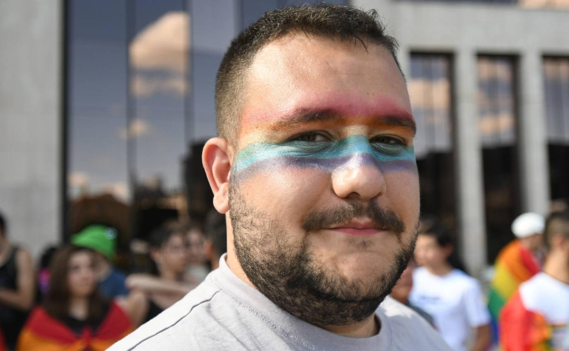 Decenas de leoneses salieron a la calle para reivindicar los derechos del colectivo colectivo LGTBI+.