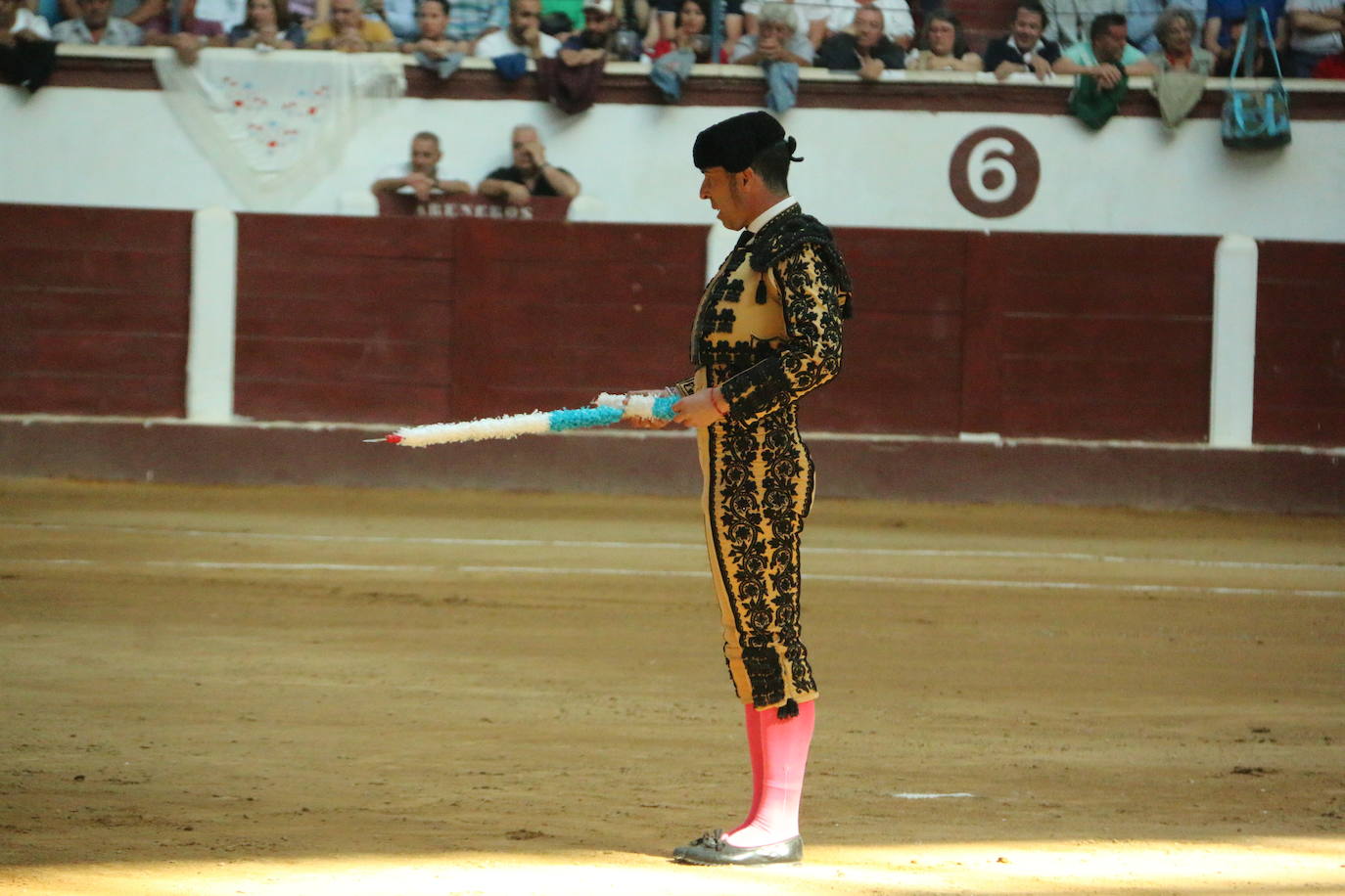 Manzanares durante un lance de la corrida