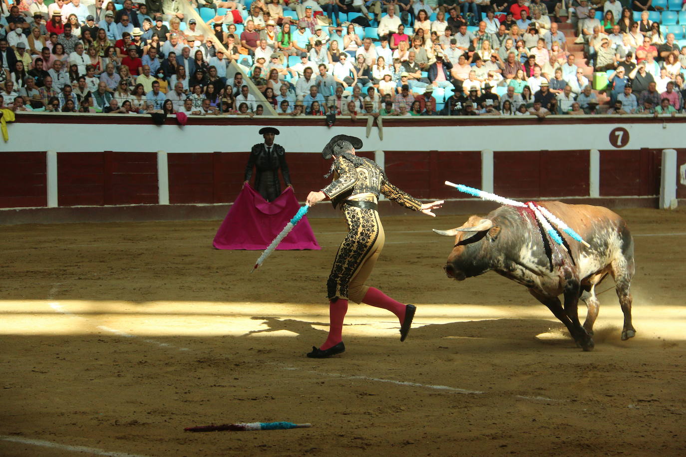 Manzanares durante un lance de la corrida