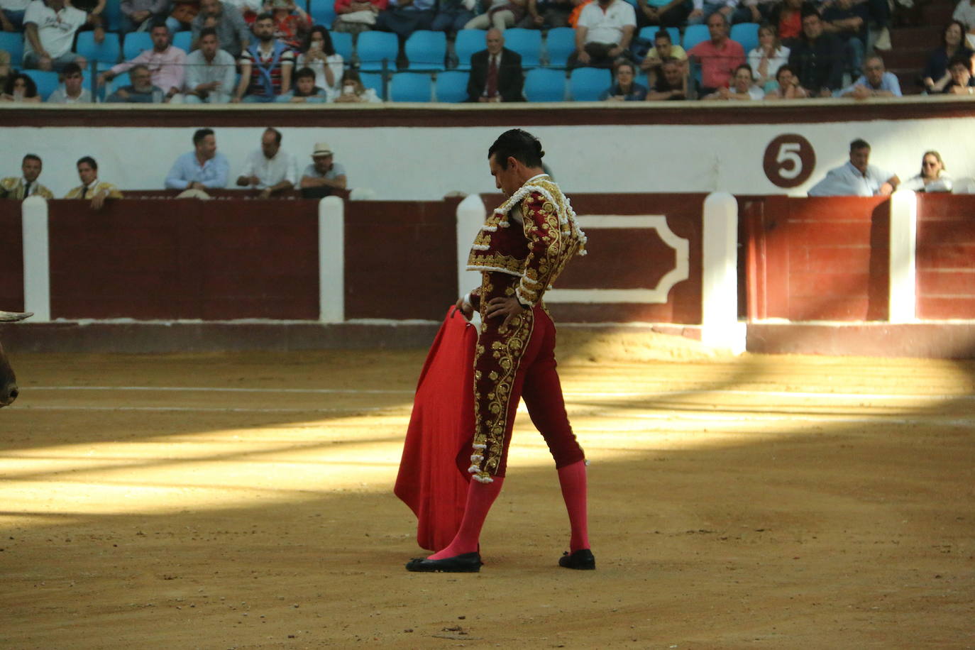 Manzanares durante un lance de la corrida