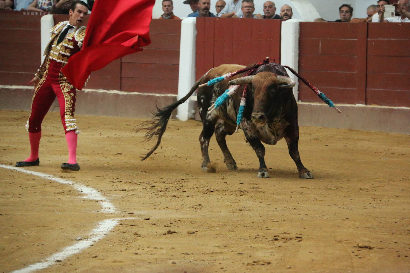 Manzanares durante un lance de la corrida