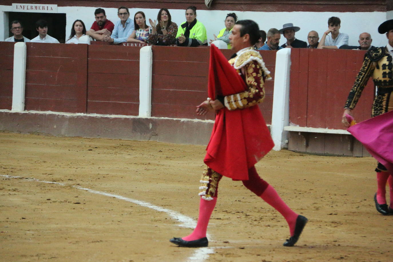 Manzanares durante un lance de la corrida