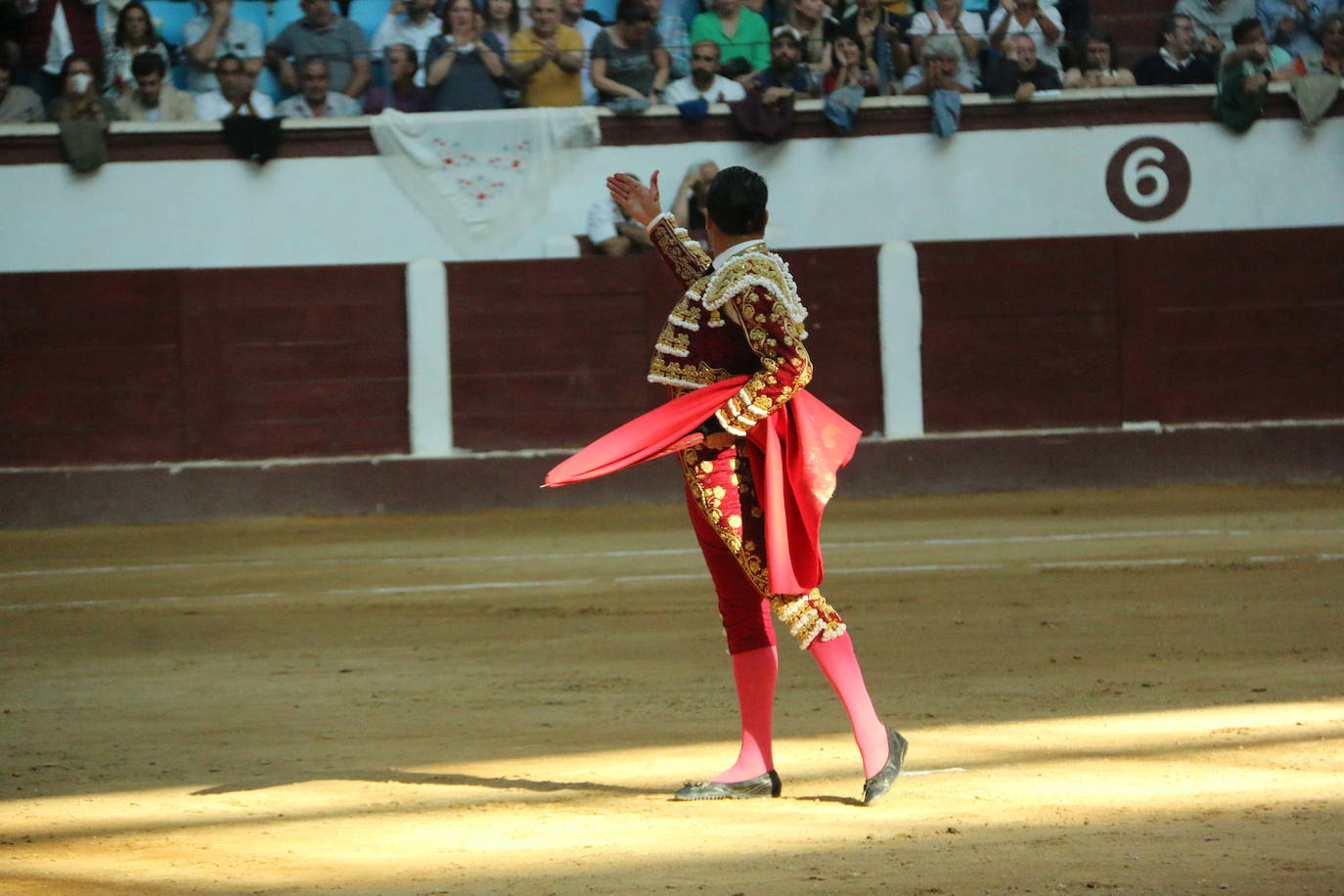 Manzanares durante un lance de la corrida