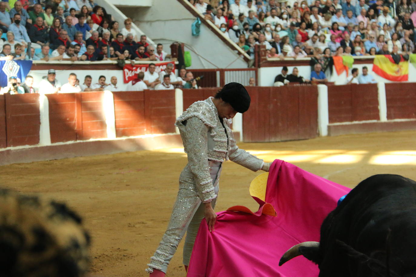 Manzanares durante un lance de la corrida