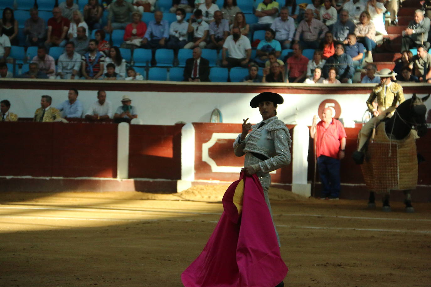 Manzanares durante un lance de la corrida