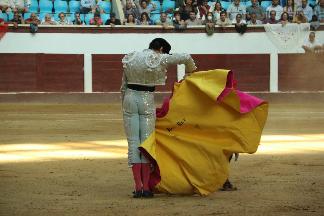 Manzanares durante un lance de la corrida