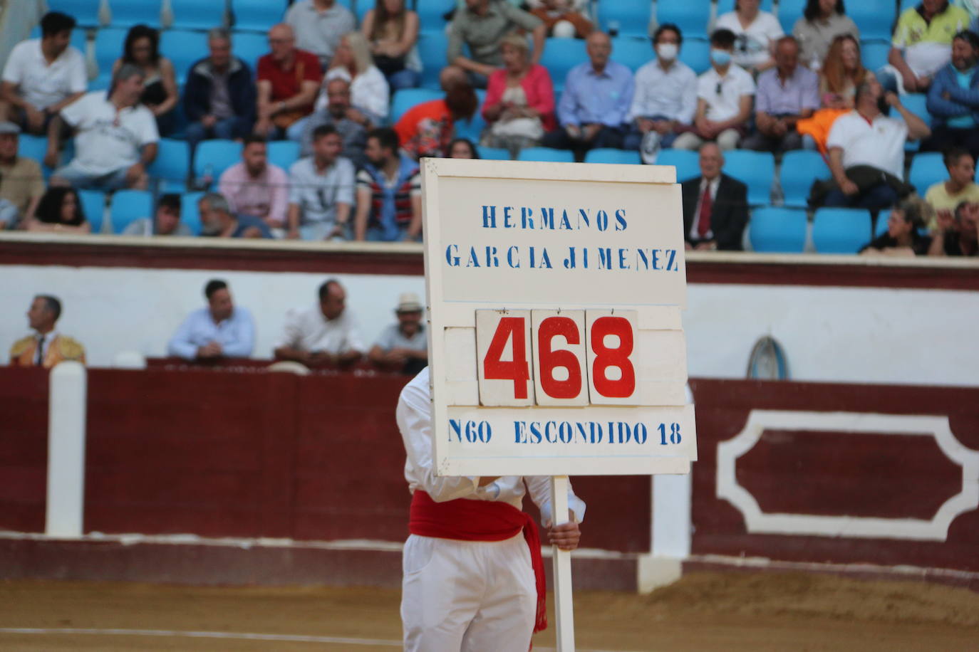 Manzanares durante un lance de la corrida