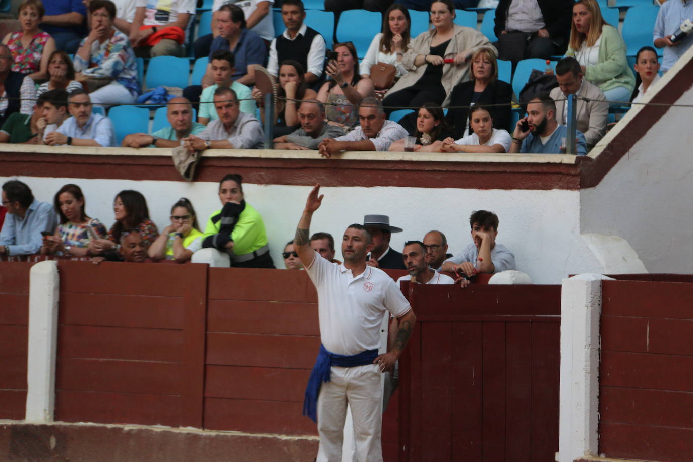 Manzanares durante un lance de la corrida