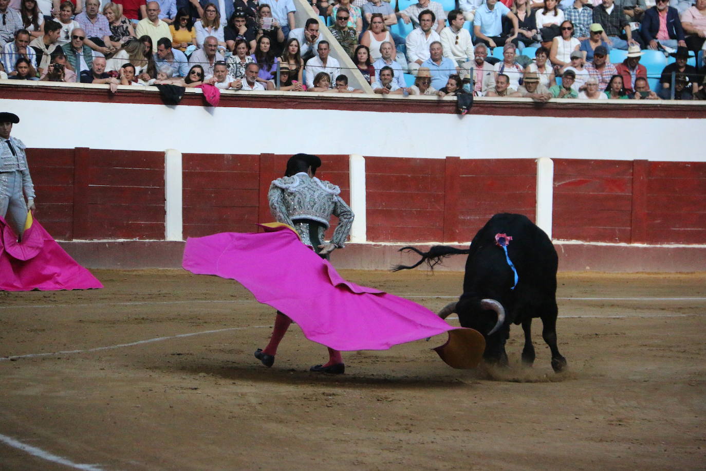 Manzanares durante un lance de la corrida