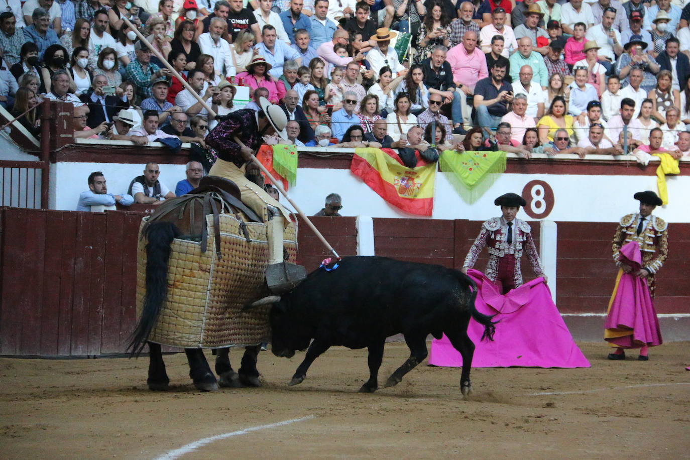 Manzanares durante un lance de la corrida