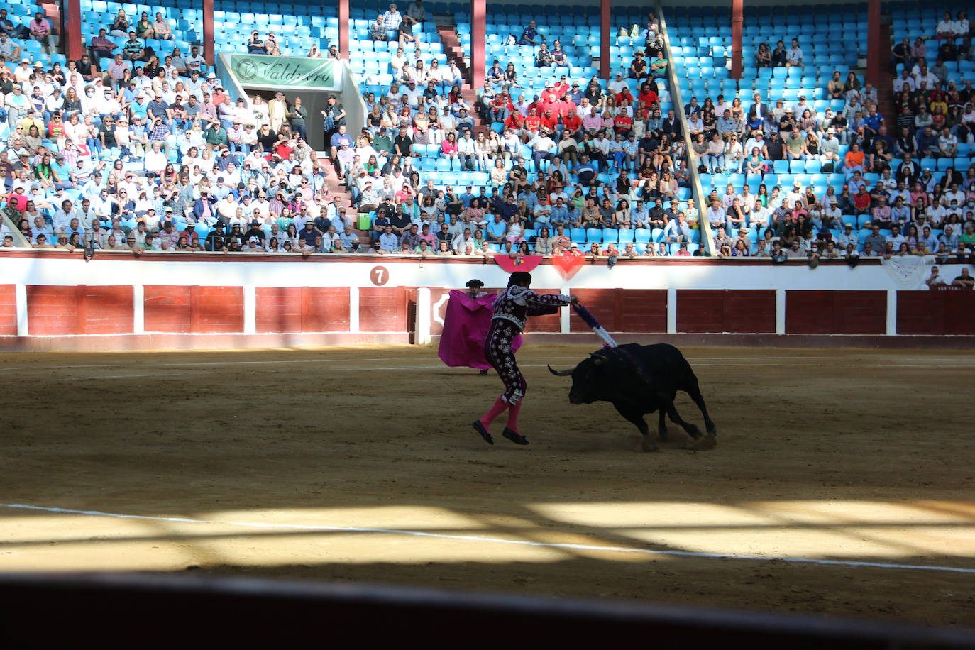 Manzanares durante un lance de la corrida