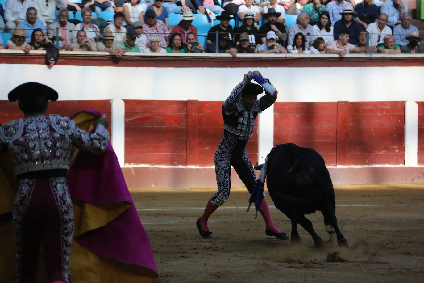 Manzanares durante un lance de la corrida