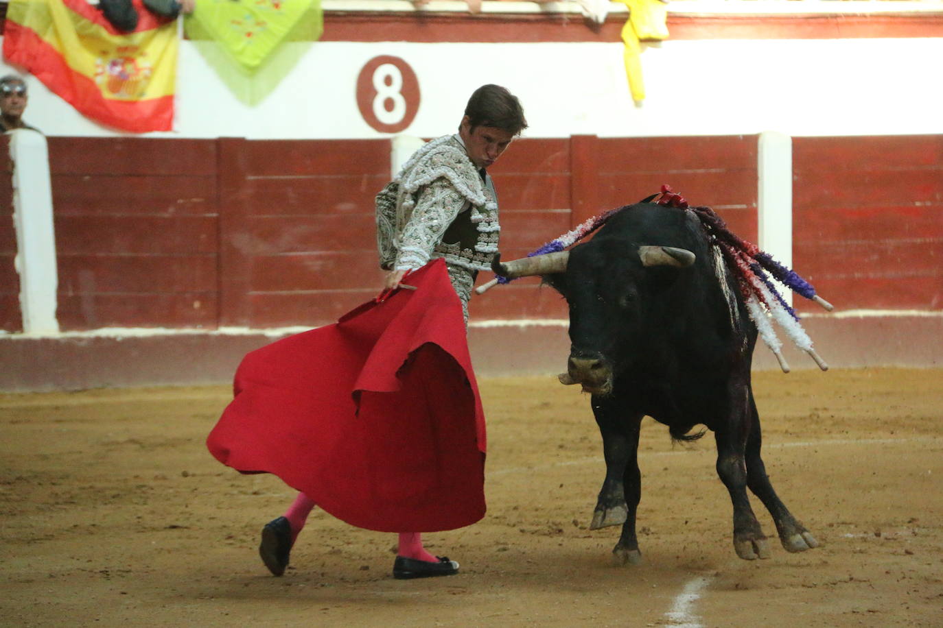 Manzanares durante un lance de la corrida