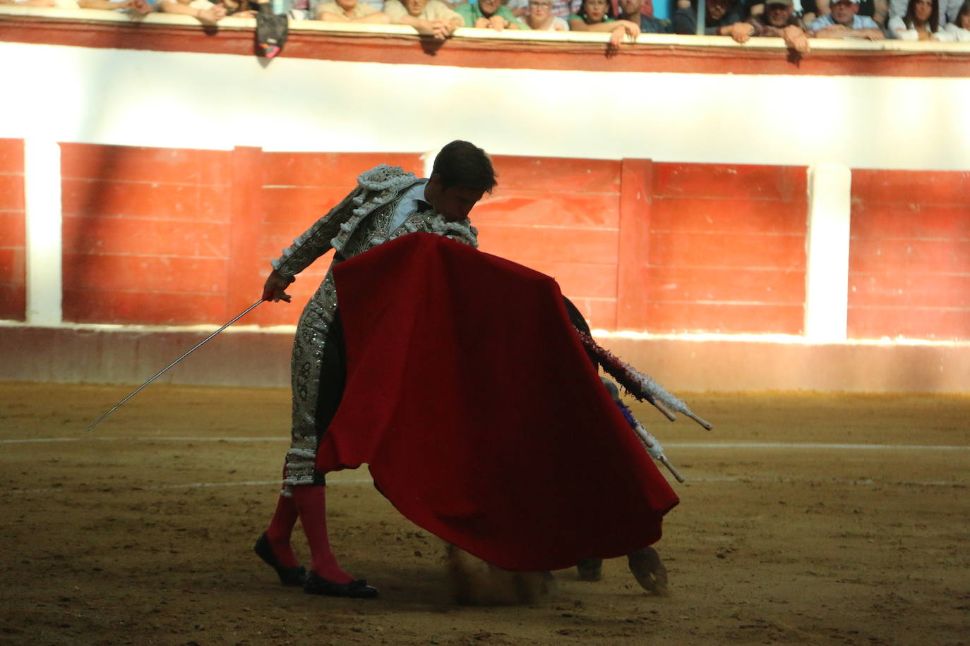 Manzanares durante un lance de la corrida